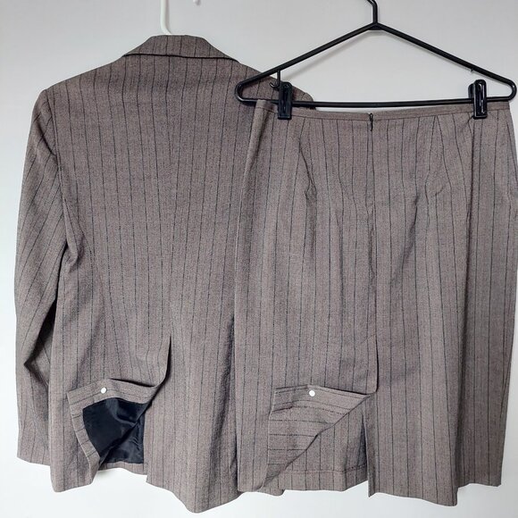 Tristan & Iseut Brown Pinstripe Skirt Blazer Suit Set,  Size S/10 - Picture 2 of 13